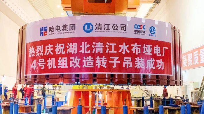 3、水布埡電廠4號機組轉子吊裝（向睿 攝）